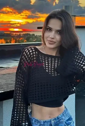 Zorya Russian college girl escort in Agra